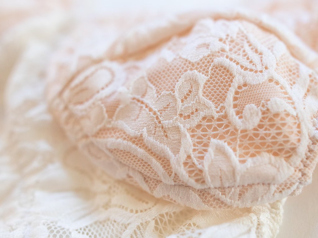 Vela Wireless Bra, White / Blush